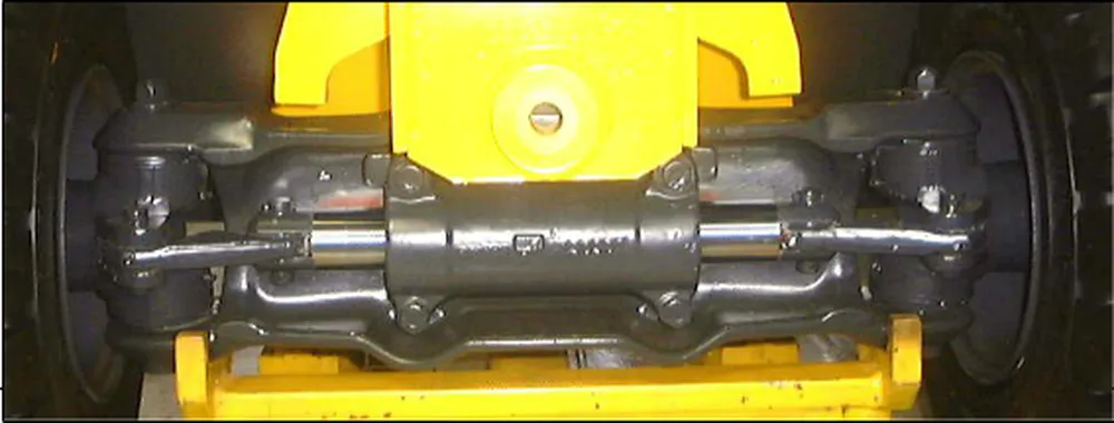 Steering cylinder rod guide detail